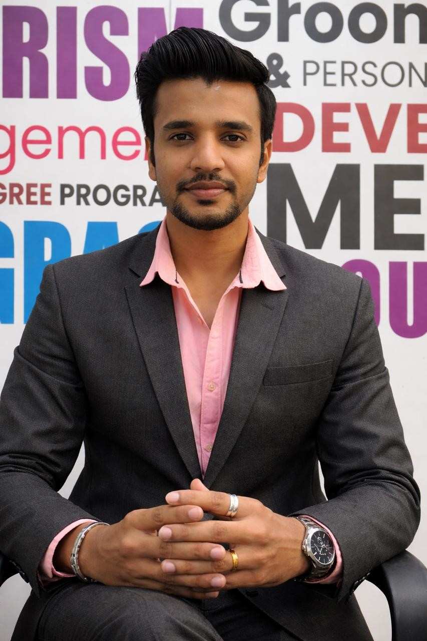 Founder Mr.Anshul Gautam